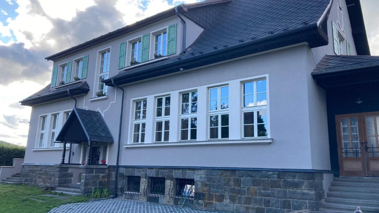 Apartmány Česká Škola Lipova  Esterno foto