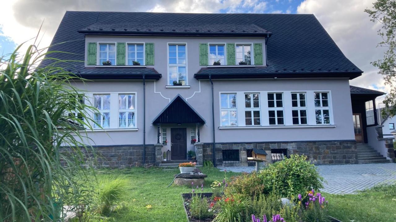 Apartmány Česká Škola Lipova  Esterno foto